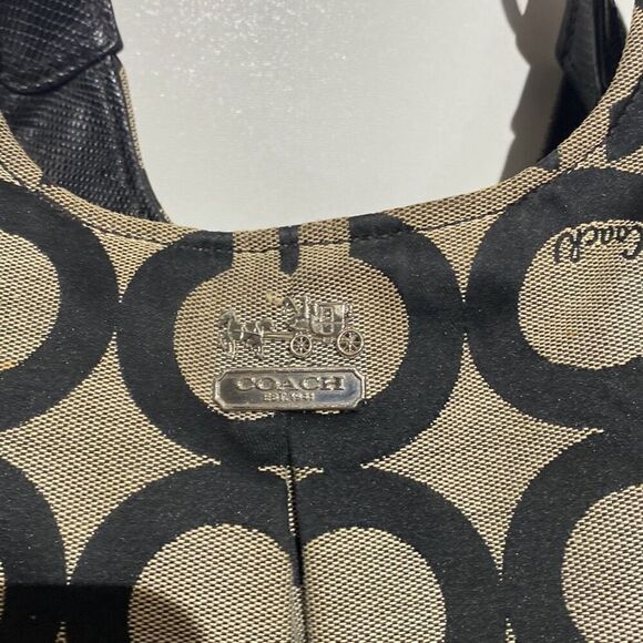 Coach Women's Black Cream Madison OP Art Signature Maggie Shoulder Bag - Picture 2 of 15